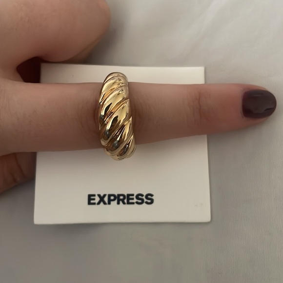 Express Ring - Picture 2 of 3